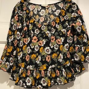 Free Kisses Floral Top Size S